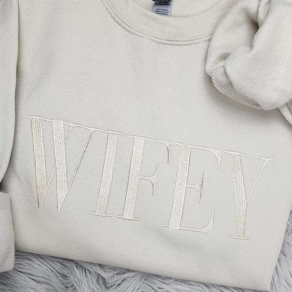 Embroidered “Wifey” Sweatshirt – Cozy Crewneck Perfect Gift for Her